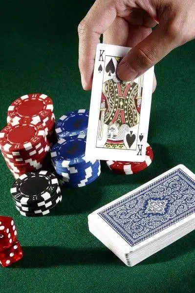 User sedang mengakses halaman login budaya77 melalui perangkat smartphone